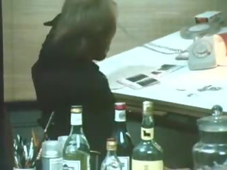 Laura's Gelste 1977: Free 1977 Porn Video 7b