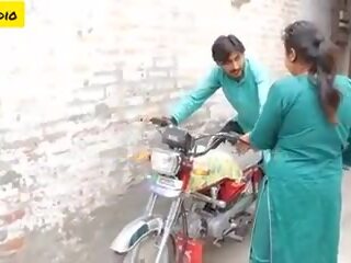 Desi bike অশ্বারোহণ নারী সঙ্গে একটি খুব গরম পাছা, পর্ণ 83