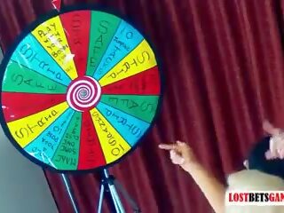 6 incredibly vackra flickor spela spin den wheel av nudity