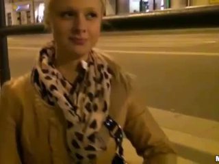 Ganska tjeckiska flicka tonya analed för pengar