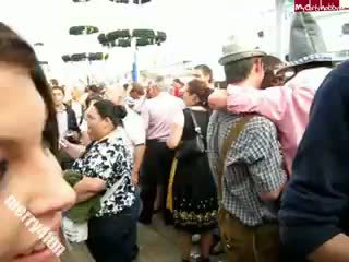 Jemagat öňünde agzyňa almak at oktoberfest!