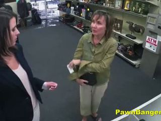 Cheeky parduotuvė owner bangs customer&#039;s putė