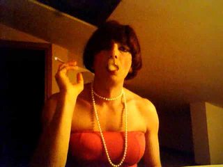 Fabiana smokes