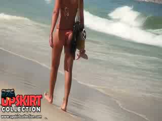 Deze amateur meisjes sexy lichaam is wrapped in heet bikini bh en erotisch tenger bikini gstring