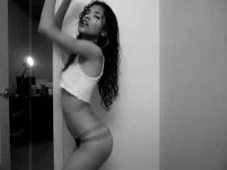 Latina does a passionate erotic dance Video