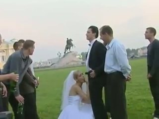 Morsian naida sisään julkinen jälkeen häät