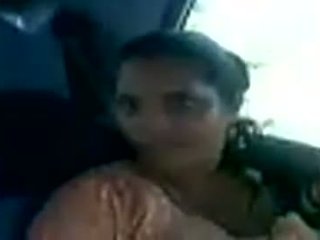 Kerala aunty 준비된 에 씨발 그녀의 partner 에 a 자동차