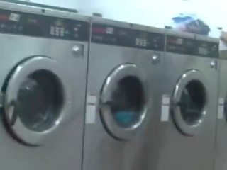 Helena preço público laundry debaixo da saia flashing tease&excl; exhibitionist milf vs universidade voyeur em o laundry&excl; &lpar;part1&rpar;