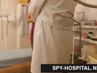 Spion kamera clinic video von heiß blond vagina prüfung