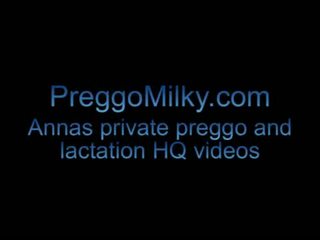 Squirting breastmilk sementara giving sebuah mengisap penis nyata amatir milf