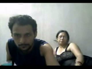 Индийски възрастни двойка mr и mrs gupta в уеб камера