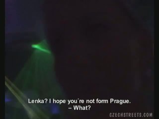 Lenka gets inpulit în the disco pentru numerar