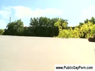 Gay coppia fucks su top di un truck