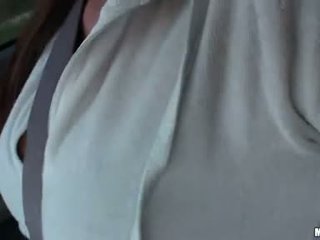 Stephani moretti doing un duro oral sexo dentro tthat guy coche