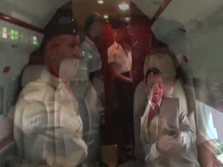 Cachonda stewardesses chupar su clients duro shaft en la plane