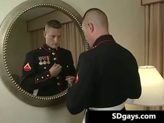 Soldier সমকামী guy gets মধ্যে পূর্ণ ইউনিফর্ম