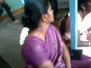 Kain satin sutera saree aunty, gratis india porno video 61