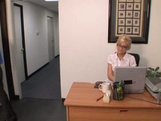 Chaud blonde bureau fille