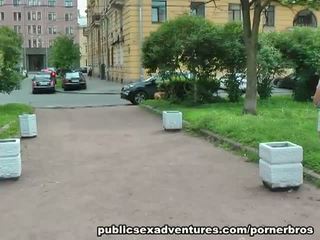 Public sexe adventures: chaud nana en blanc collants baise